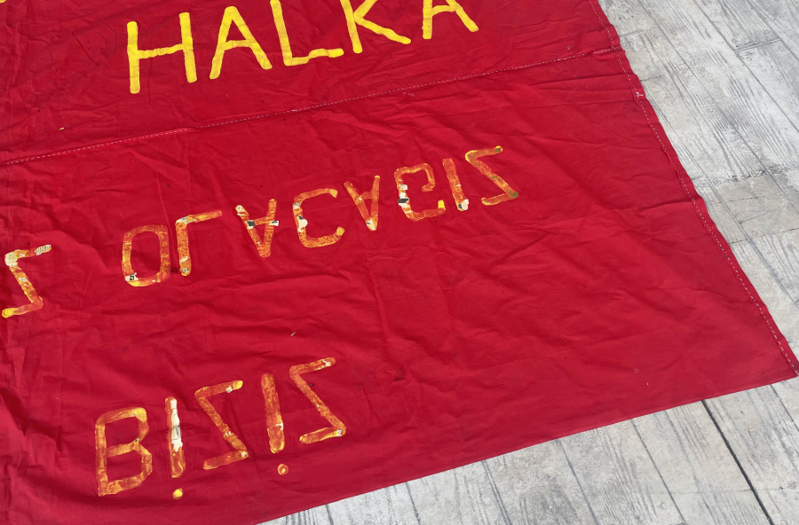 SİYASET TARİHİ - 1970 LERDEN DEV BOYDA KUMAŞ ÜZERİ EL YAZMASI SİYASİ AFİŞ