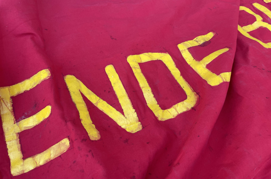 SİYASET TARİHİ - 1970 LERDEN DEV BOYDA KUMAŞ ÜZERİ EL YAZMASI SİYASİ AFİŞ