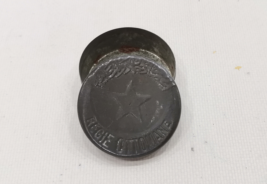 ÜZERİNDE OSMANLICA YAZILI NADİR FORM TÜTÜN KUTUSU