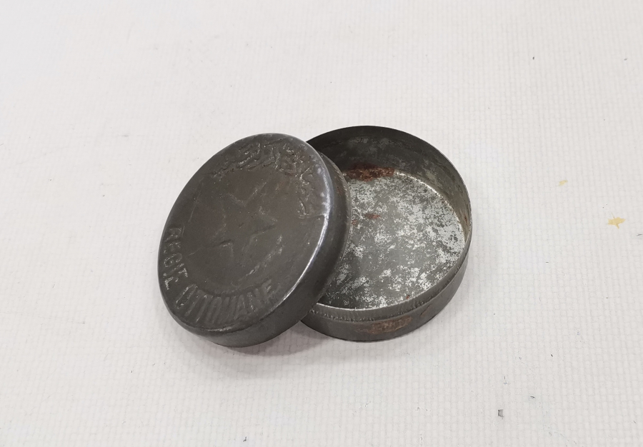 ÜZERİNDE OSMANLICA YAZILI NADİR FORM TÜTÜN KUTUSU