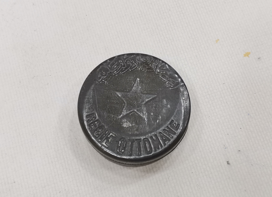 ÜZERİNDE OSMANLICA YAZILI NADİR FORM TÜTÜN KUTUSU