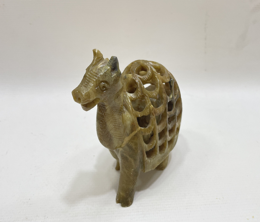 YEŞİM TAŞINDAN MAMUL EL YAPIMI DEVE FİGÜRÜ