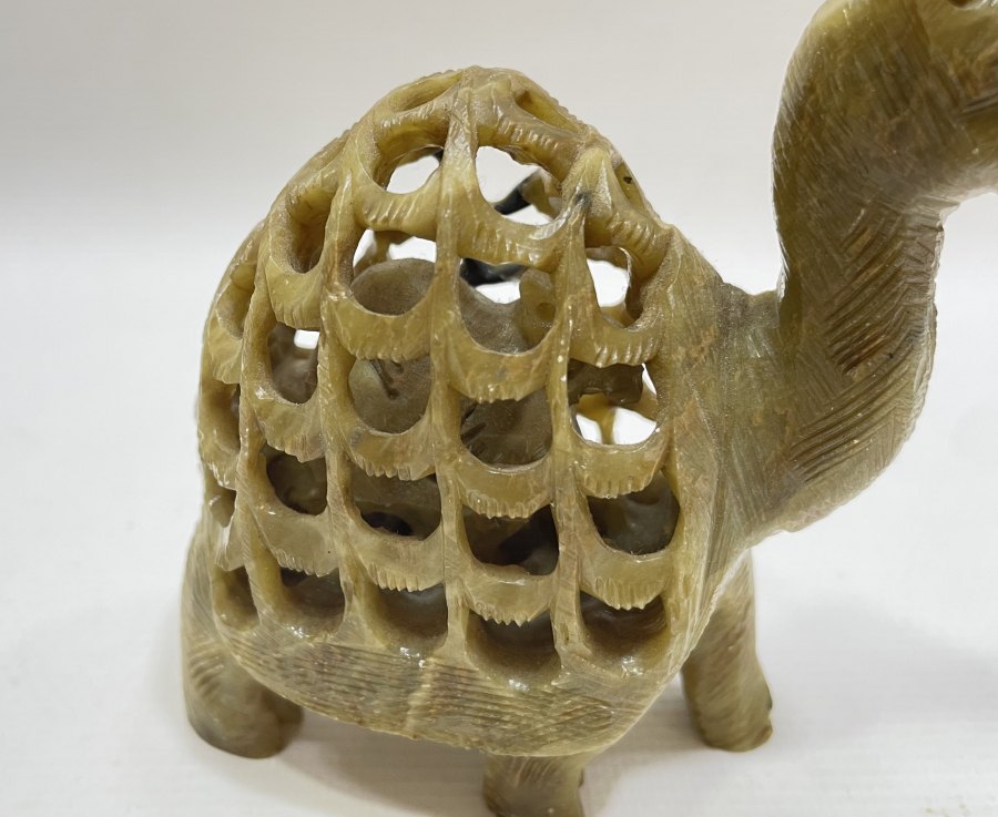 YEŞİM TAŞINDAN MAMUL EL YAPIMI DEVE FİGÜRÜ