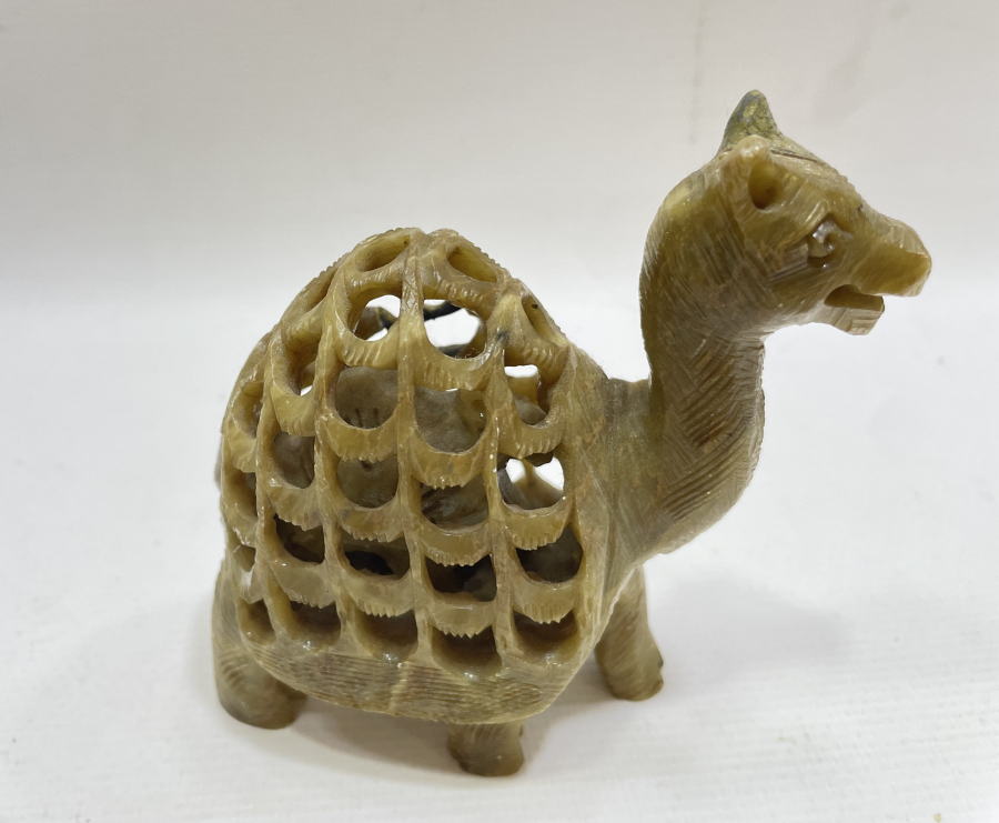 YEŞİM TAŞINDAN MAMUL EL YAPIMI DEVE FİGÜRÜ