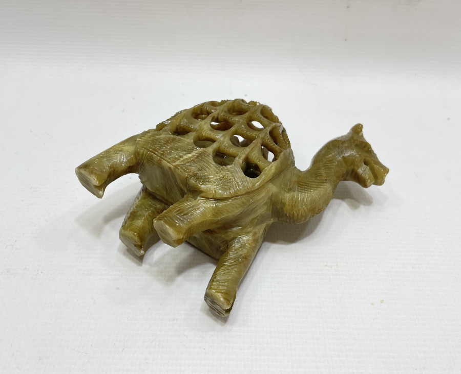 YEŞİM TAŞINDAN MAMUL EL YAPIMI DEVE FİGÜRÜ