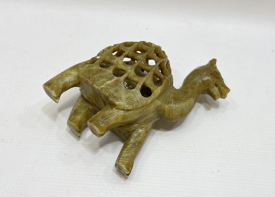 YEŞİM TAŞINDAN MAMUL EL YAPIMI DEVE FİGÜRÜ