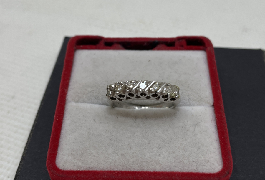 ANTİKA 7 TAŞ PIRLANTA YÜZÜK