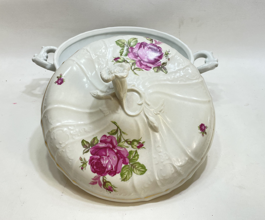 DEV BOYDA KABARTMA İŞÇİLİKLİ ANTİKA PORSELEN ÇORBALIK