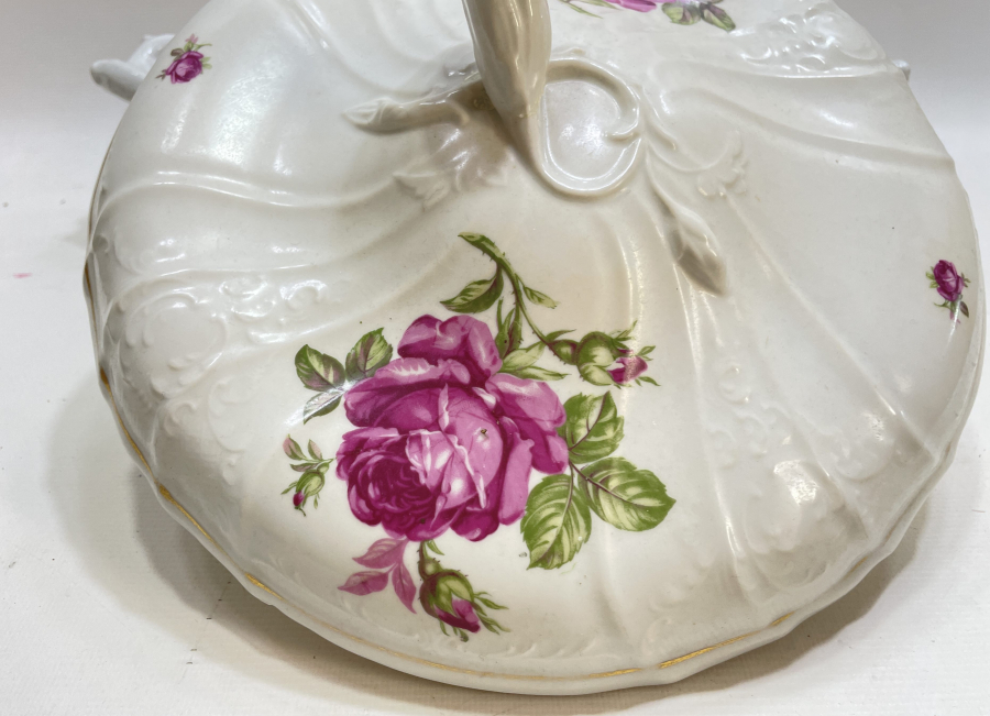 DEV BOYDA KABARTMA İŞÇİLİKLİ ANTİKA PORSELEN ÇORBALIK