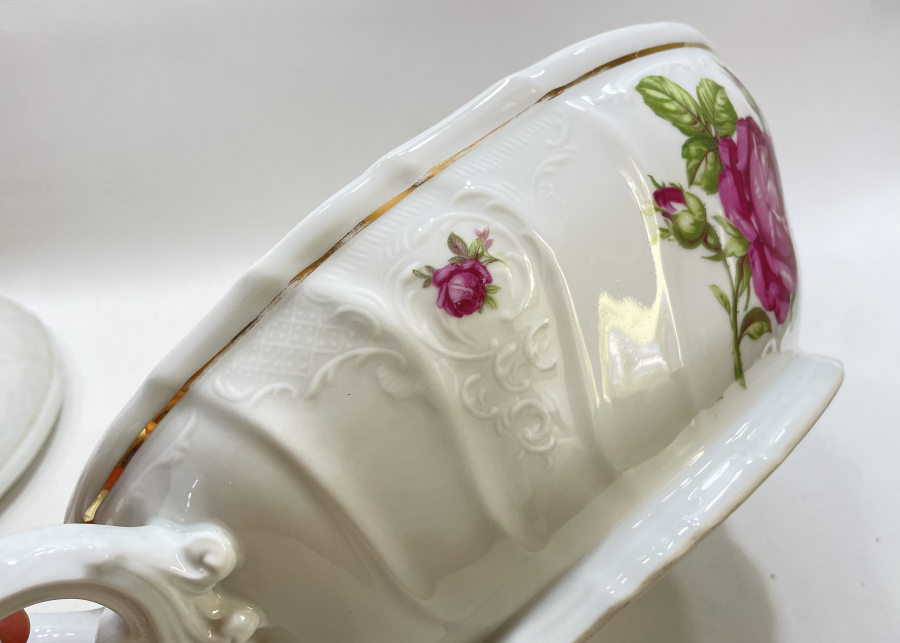 DEV BOYDA KABARTMA İŞÇİLİKLİ ANTİKA PORSELEN ÇORBALIK