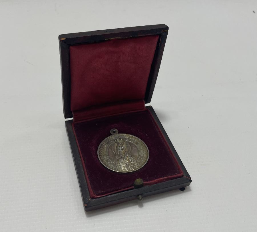 ORJİNAL KUTUSUNDA ROSARİO DA FATIMA GÜMÜŞ MADALYON