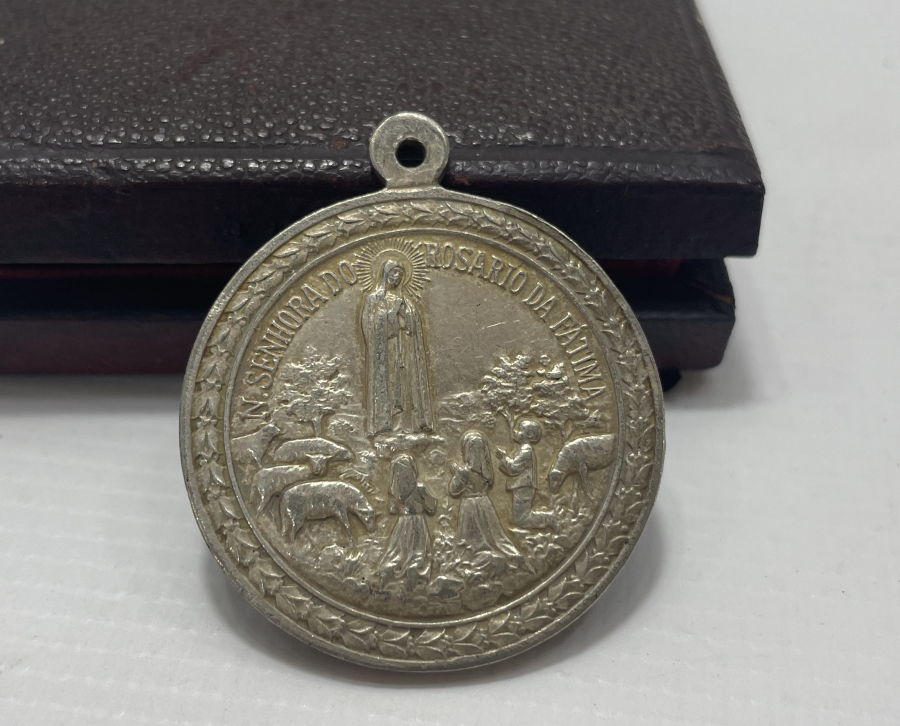 ORJİNAL KUTUSUNDA ROSARİO DA FATIMA GÜMÜŞ MADALYON