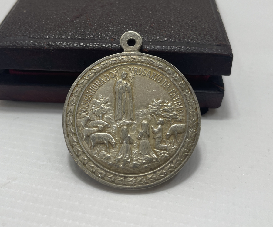 ORJİNAL KUTUSUNDA ROSARİO DA FATIMA GÜMÜŞ MADALYON