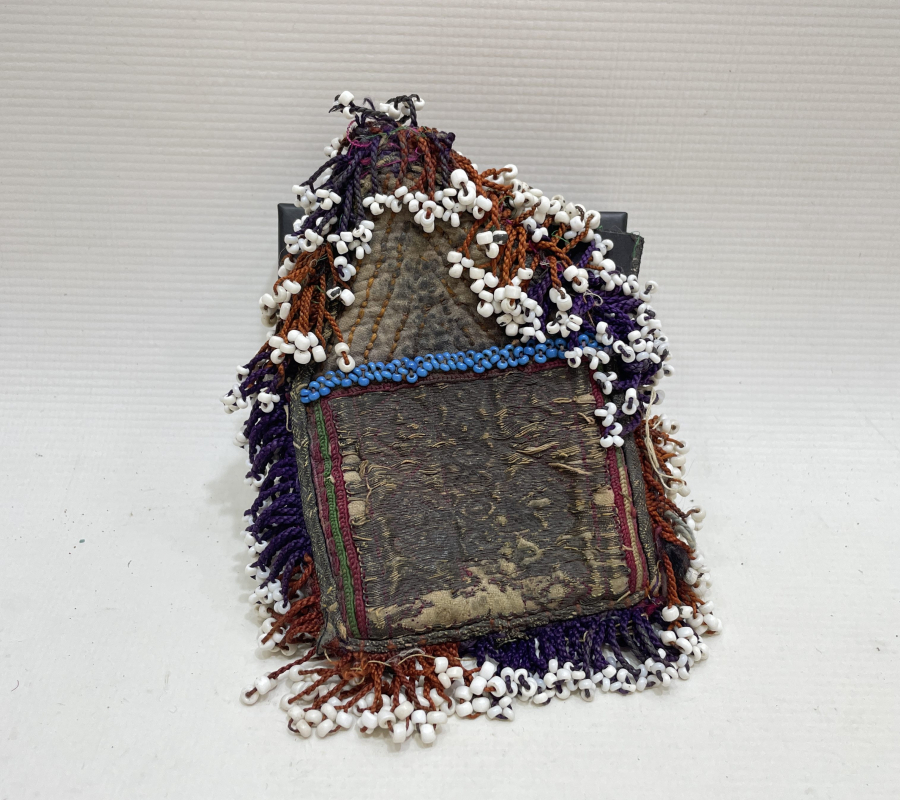 ÜZERİ GÜMÜŞ SIRMALI VE OPAL BONCUKLU NADİR KAV ÇAKMAKLIĞI