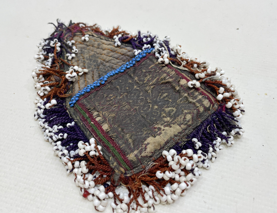 ÜZERİ GÜMÜŞ SIRMALI VE OPAL BONCUKLU NADİR KAV ÇAKMAKLIĞI