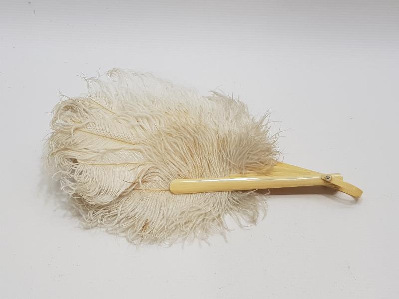 ANTİKA FİL DİŞİ SAPLI VE KAZ TÜYLÜ YELPAZE