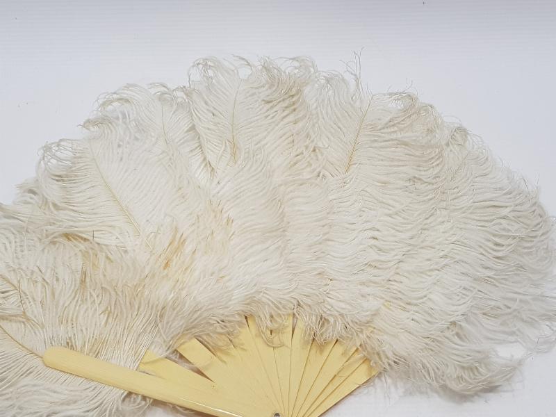 ANTİKA FİL DİŞİ SAPLI VE KAZ TÜYLÜ YELPAZE