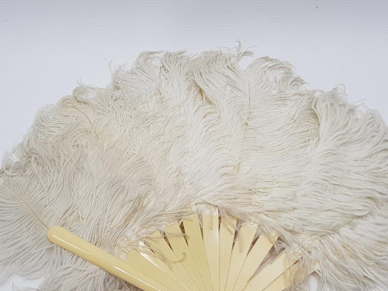 ANTİKA FİL DİŞİ SAPLI VE KAZ TÜYLÜ YELPAZE