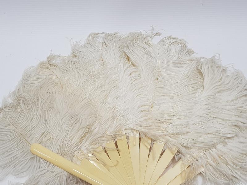 ANTİKA FİL DİŞİ SAPLI VE KAZ TÜYLÜ YELPAZE