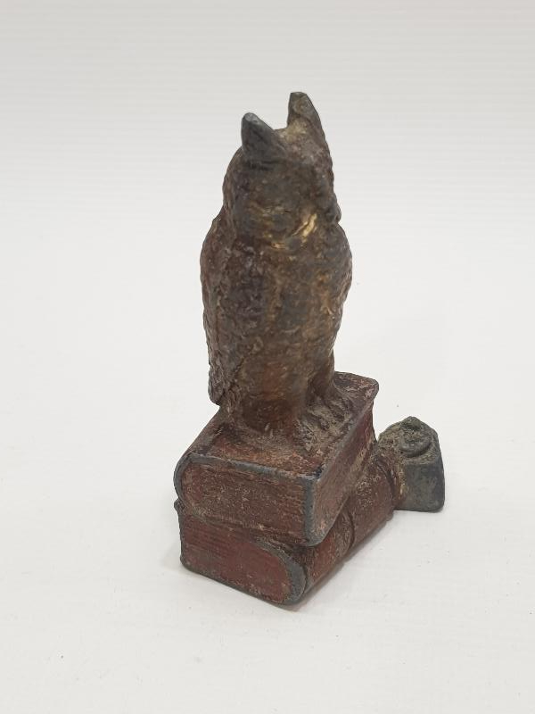 KİTAPLAR ÜSTÜNDE BAYKUŞ TEMALI ANTİKA BİBLO