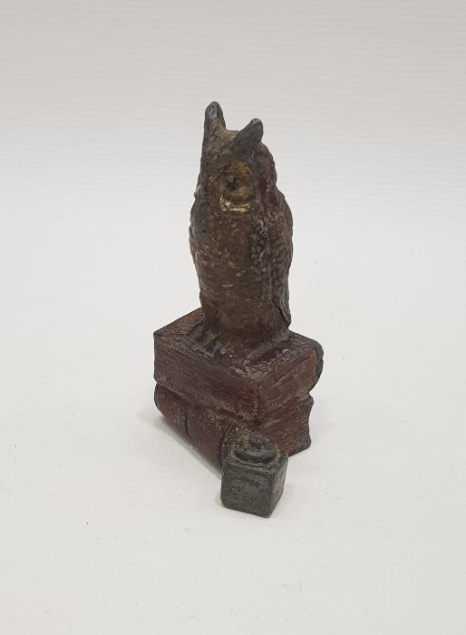 KİTAPLAR ÜSTÜNDE BAYKUŞ TEMALI ANTİKA BİBLO