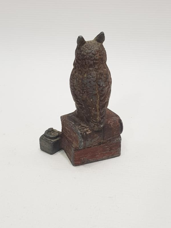 KİTAPLAR ÜSTÜNDE BAYKUŞ TEMALI ANTİKA BİBLO