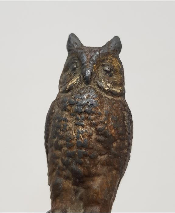 KİTAPLAR ÜSTÜNDE BAYKUŞ TEMALI ANTİKA BİBLO