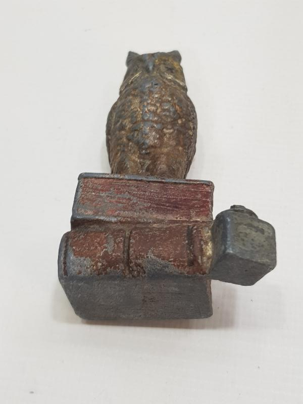 KİTAPLAR ÜSTÜNDE BAYKUŞ TEMALI ANTİKA BİBLO