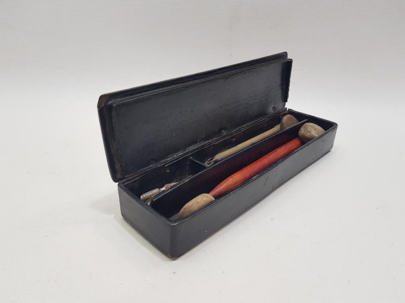 OSMANLI DÖNEMİ PAPIER MACHE KUTUSUNDA ANTİKA YAZI TAKIMI