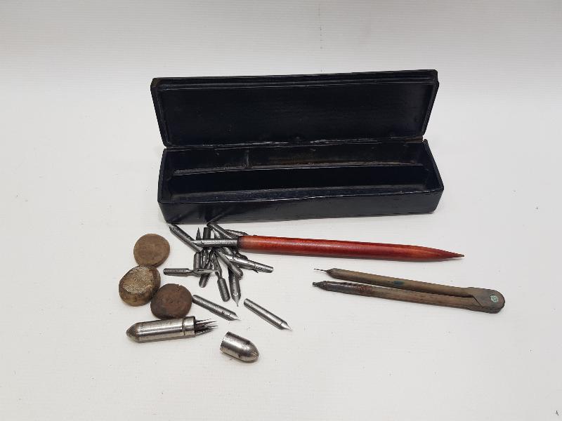 OSMANLI DÖNEMİ PAPIER MACHE KUTUSUNDA ANTİKA YAZI TAKIMI