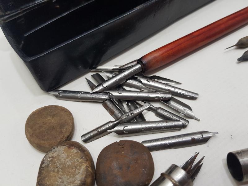 OSMANLI DÖNEMİ PAPIER MACHE KUTUSUNDA ANTİKA YAZI TAKIMI