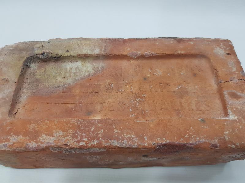 OSMANLICA, ERMENİCE VE FRANSIZCA YAZILI TUĞLA