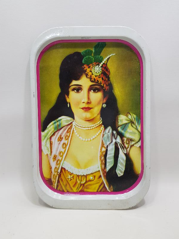 RUM GÜZELİ REFİKA RESİMLİ METAL KAHVE TEPSİSİ