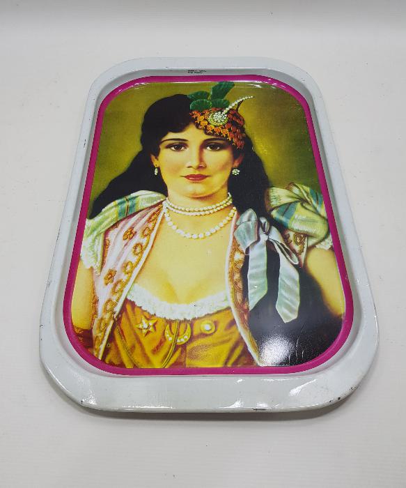 RUM GÜZELİ REFİKA RESİMLİ METAL KAHVE TEPSİSİ