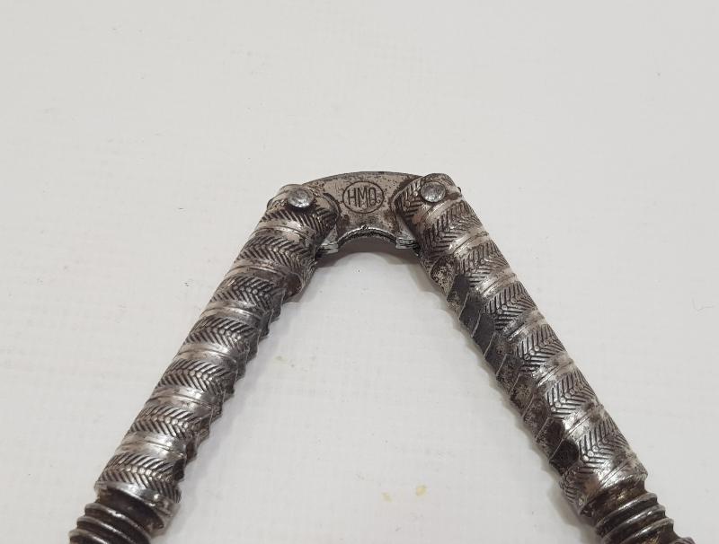 ÜZERİ İŞLEMELİ ANTİKA FINDIK KIRACAĞI 