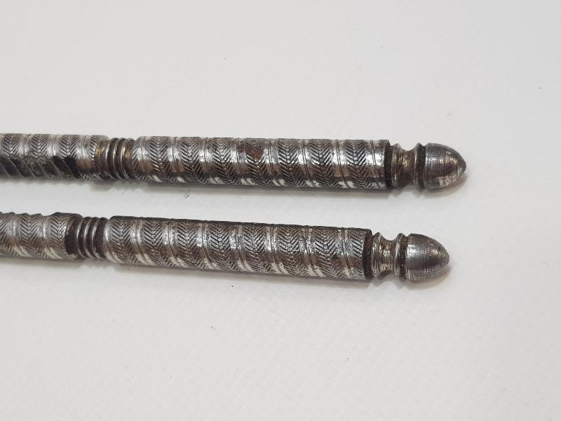 ÜZERİ İŞLEMELİ ANTİKA FINDIK KIRACAĞI 