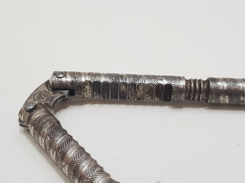 ÜZERİ İŞLEMELİ ANTİKA FINDIK KIRACAĞI 