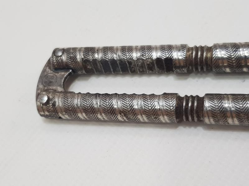 ÜZERİ İŞLEMELİ ANTİKA FINDIK KIRACAĞI 