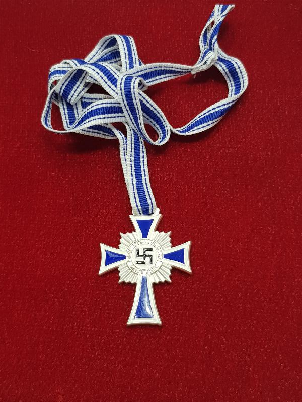 1938 TARİHLİ ÜZERİ MİNELİ HAÇ FORMLU ALMAN NAZİ NİŞANI