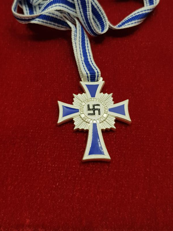 1938 TARİHLİ ÜZERİ MİNELİ HAÇ FORMLU ALMAN NAZİ NİŞANI