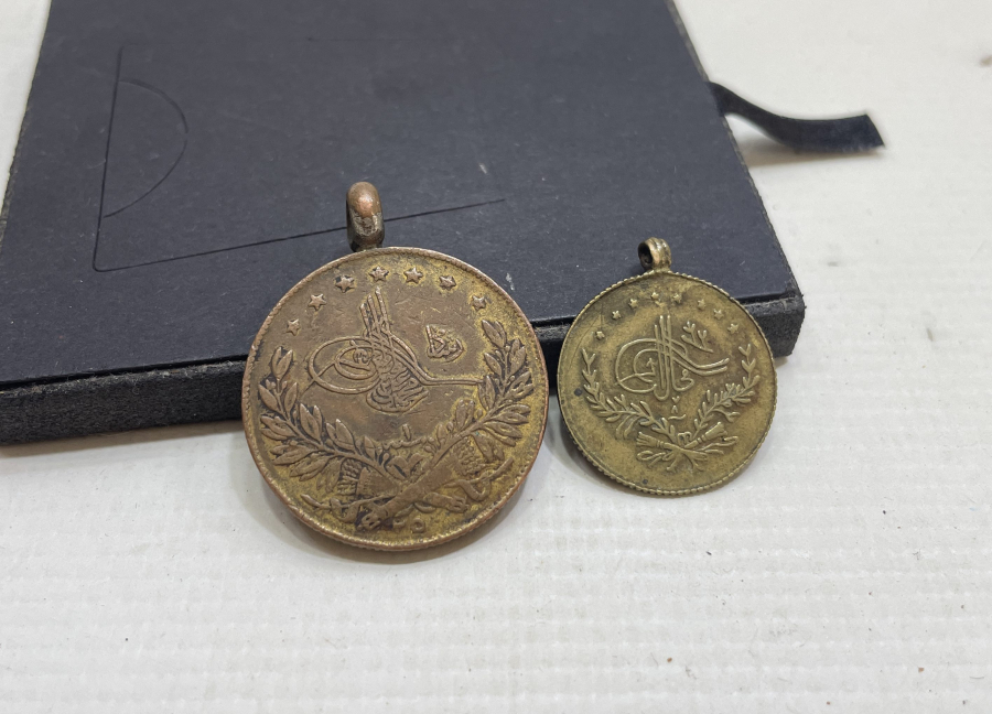 2 ADET GAYRİRESMİ MEŞRUTİYET MADALYASI