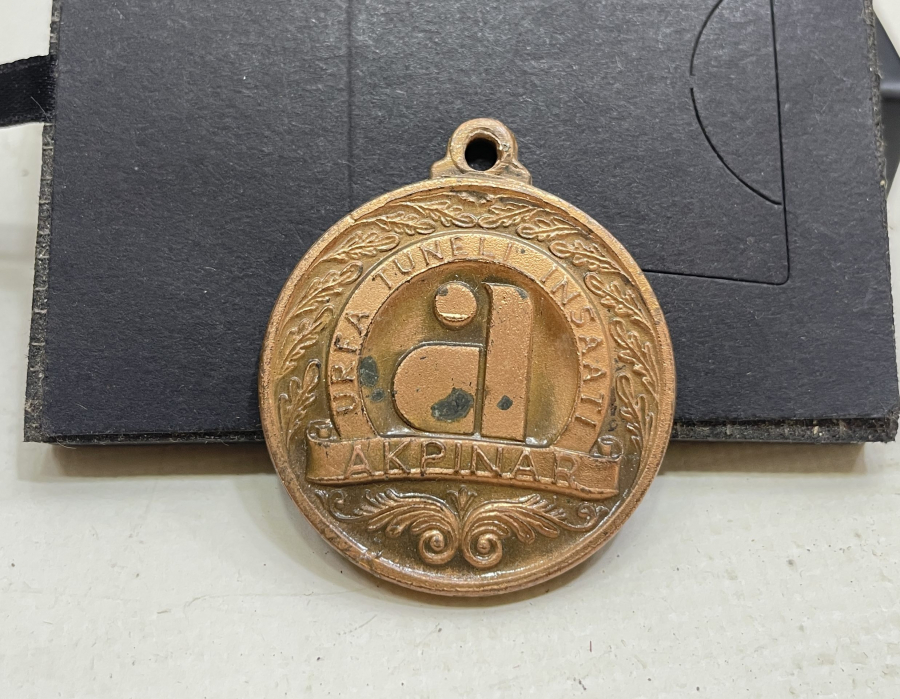 AKPINAR TÜNELİ AÇILIŞINA VE ATATÜRK'ÜN DOĞUMUNUN 100. YILINA ÖZEL BASILMIŞ MADALYON