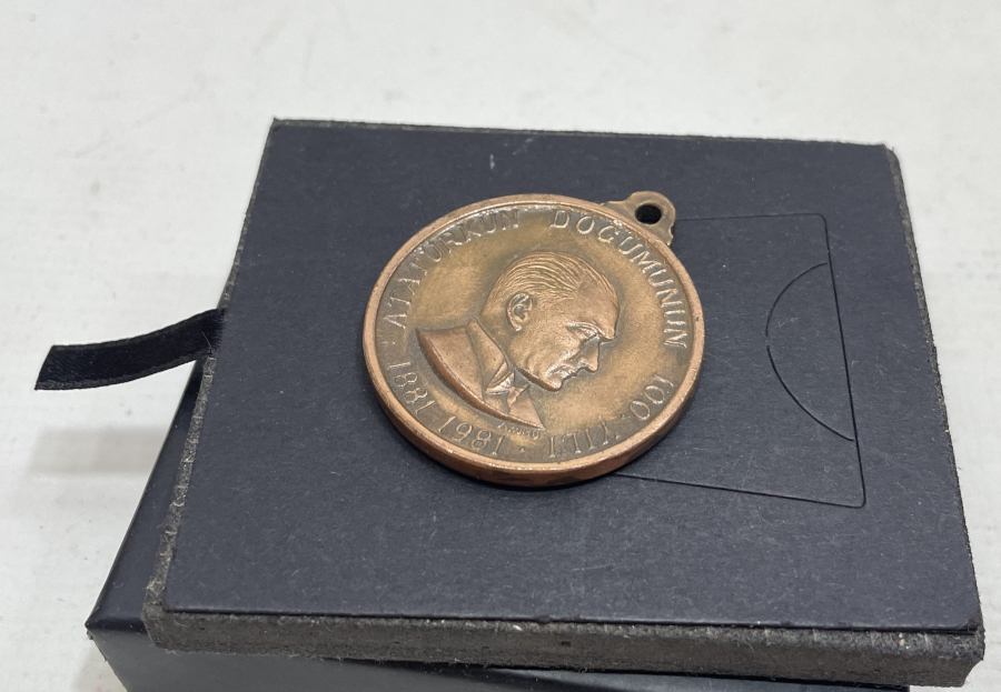 AKPINAR TÜNELİ AÇILIŞINA VE ATATÜRK'ÜN DOĞUMUNUN 100. YILINA ÖZEL BASILMIŞ MADALYON