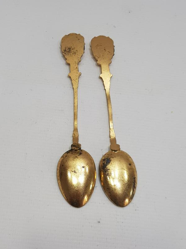 ANTİKA RUS YAPIMI MİNELİ VE ALTIN VERMEYLİ BİR ÇİFT ÇAY KAŞIĞI