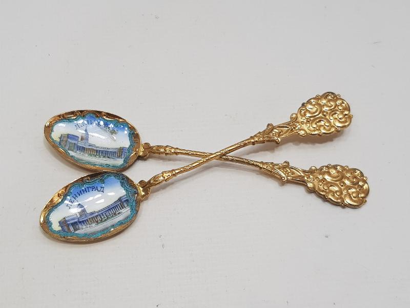 ANTİKA RUS YAPIMI MİNELİ VE ALTIN VERMEYLİ BİR ÇİFT ÇAY KAŞIĞI