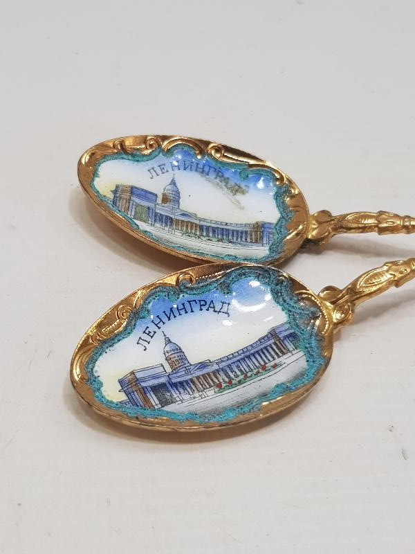 ANTİKA RUS YAPIMI MİNELİ VE ALTIN VERMEYLİ BİR ÇİFT ÇAY KAŞIĞI