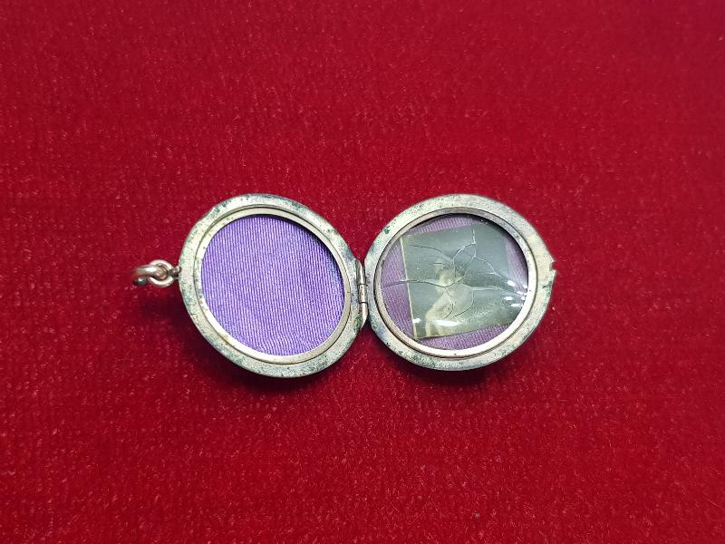 ANTİKA YAKUT TAŞLI VE ALTIN KAPLAMA RESİMLİK KOLYE UCU