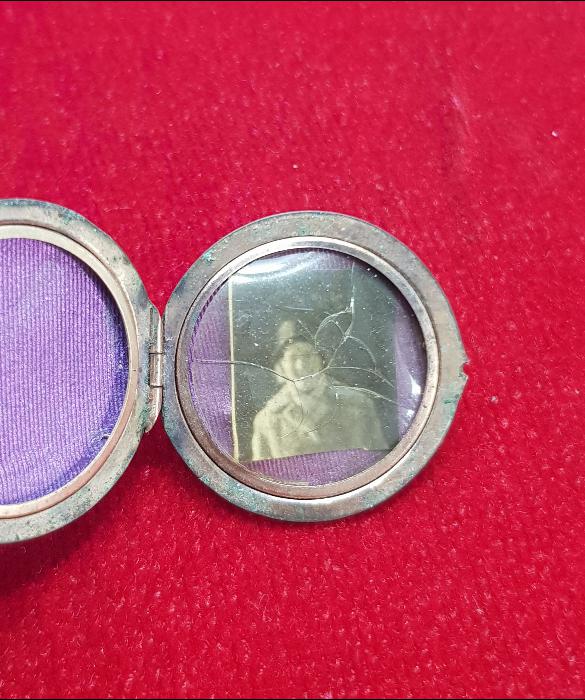 ANTİKA YAKUT TAŞLI VE ALTIN KAPLAMA RESİMLİK KOLYE UCU