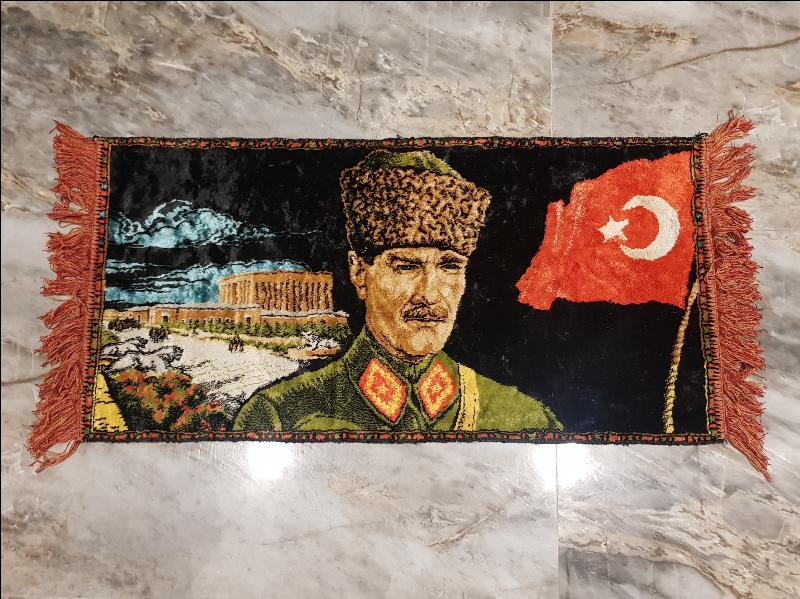 ATATÜRK GÖRSELLİ DUVAR HALISI