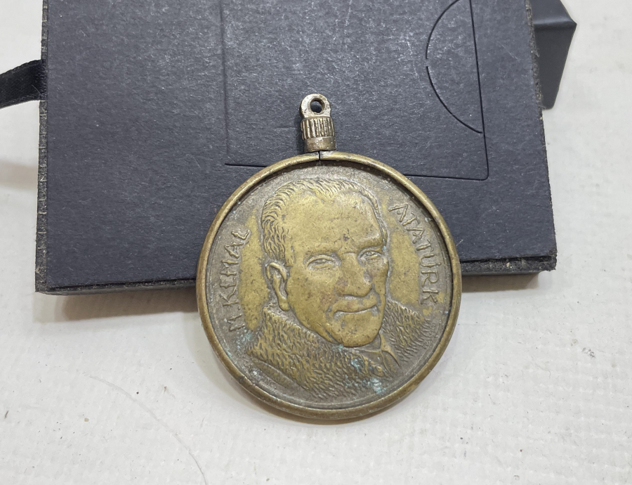 ÇOK NADİR ATATÜRK MADALYON